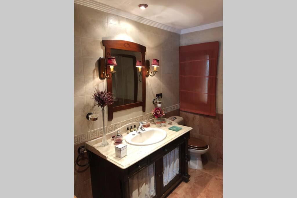 Casa En Granada Con Hermoso Jardin, Parking Calle Екстериор снимка
